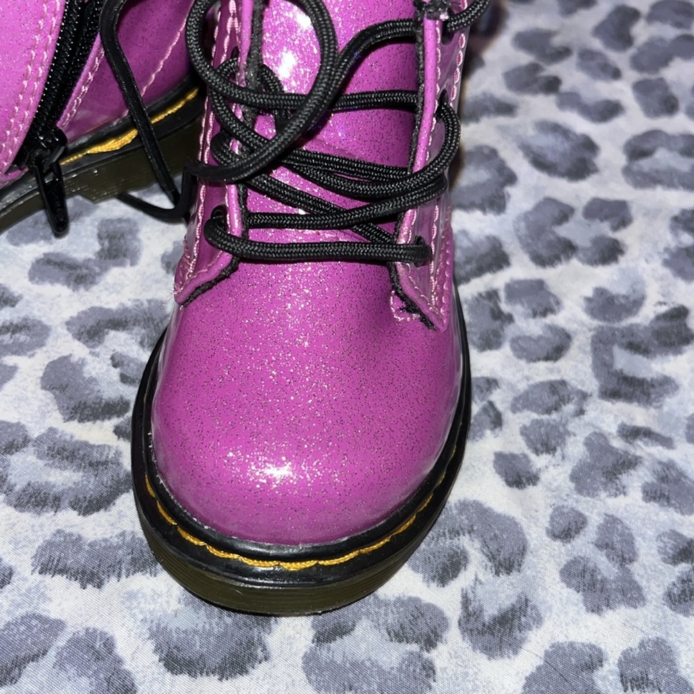Size 5 child doc marten boots - Picture 5 of 7